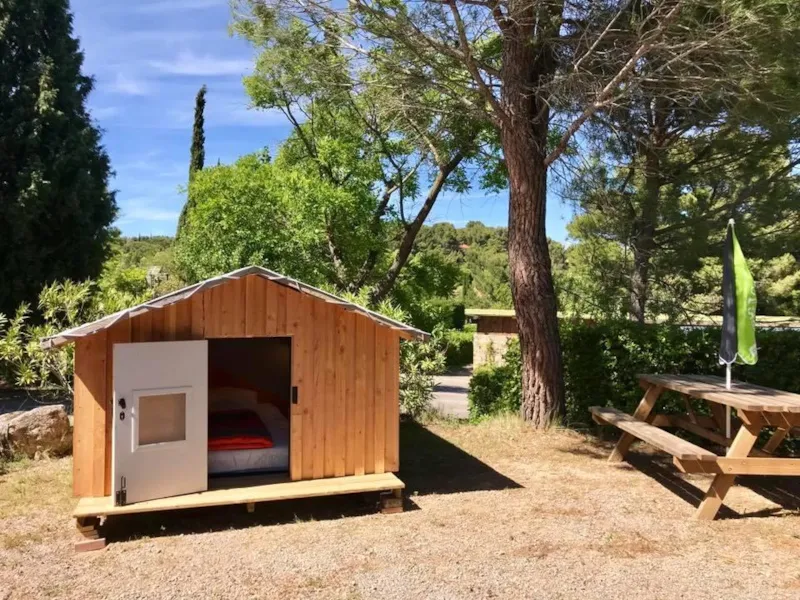 Emplacement Privilege Cabane, Électricité 10 A.