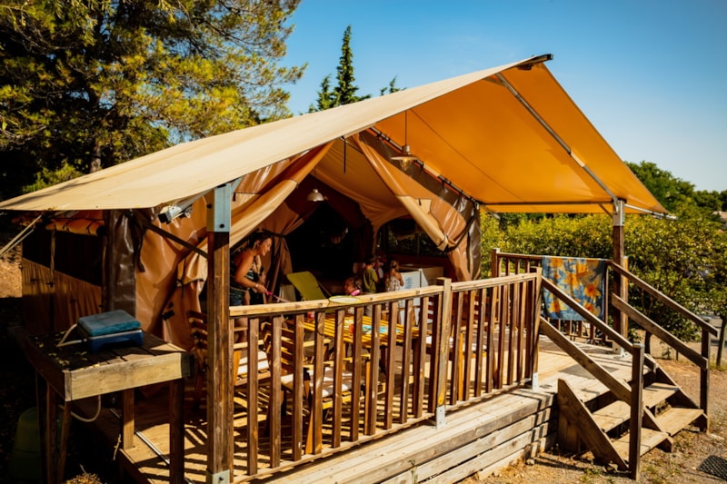 LODGEzelt UNGEWÖHNLICHE NATUR 2 Schlafzimmer. Ohne Sanitär.