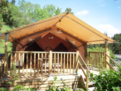 LODGE INSOLITE NATURE 2-bedroom tent. No bathroom facilities.