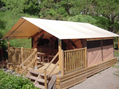 LODGE INSOLITE NATURE 2-bedroom tent. No bathroom facilities.