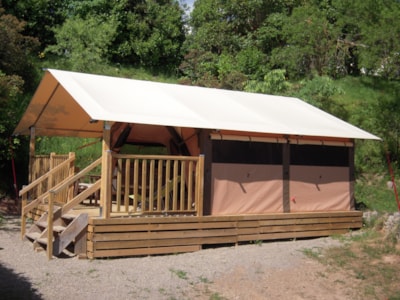 LODGE INSOLITE NATURE 2-bedroom tent. No bathroom facilities.