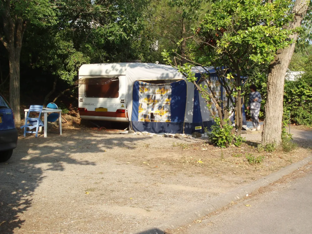 Stellplatz - Privilege Xl Stellplatz 120 M² + Strom 6 A. - Sites et Paysages Camping La Pinède
