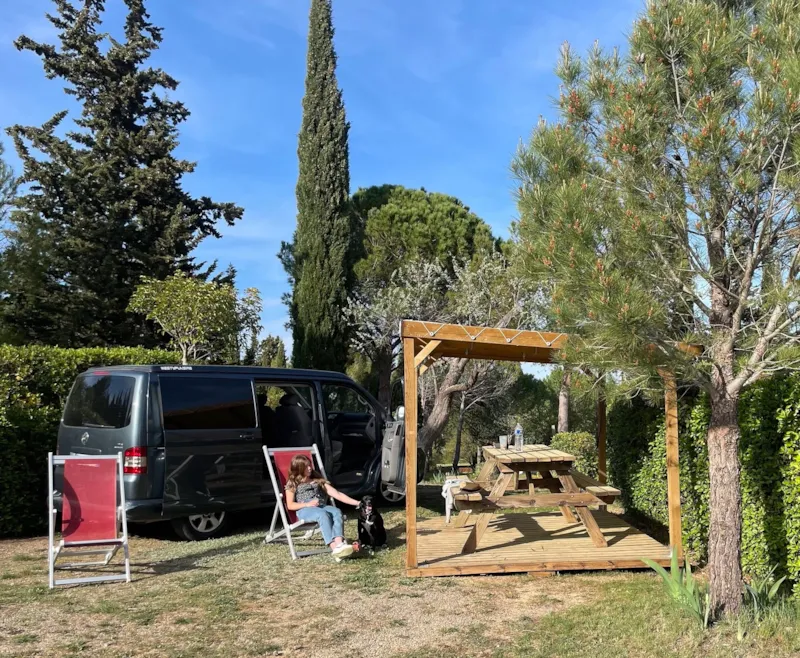 Emplacement Privilege Garden 100M² + Électricité 6 A.