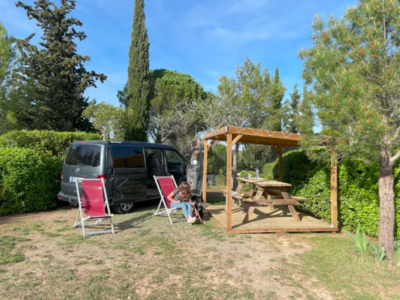 Emplacement Privilege Garden 100M² + Électricité 6 A.