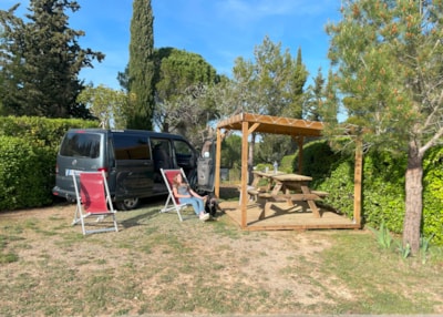 PRIVILEGE GARDEN PITCH 100m² + electricity 6 A.