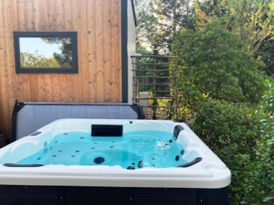 PREMIUM Mobile Home 3 bedrooms SPA- AIR CONDITIONING-TV-Dishwasher-2 bathrooms