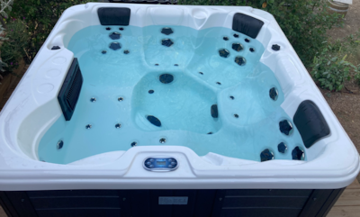 PREMIUM Mobile Home 3 bedrooms SPA- AIR CONDITIONING-TV-Dishwasher-2 bathrooms