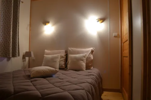 Location - Chalet **** 2 Chambres Climatisé Avec Spa - image n°6 - YELLOH! VILLAGE - DOMAINE PROVENCAL