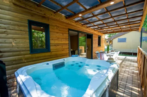 Mietunterkunft - Hütte **** 3 Zimmer + Klimaanlage - image n°3 - YELLOH! VILLAGE - DOMAINE PROVENCAL