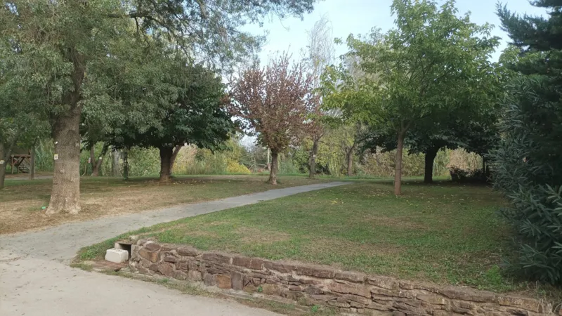 Forfait Confort (1 Tente, Caravane Ou Camping-Car / 1 Voiture / Électricité 10A )+ Raccordement Eau