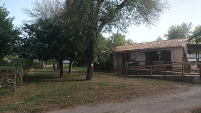 Comfort Package (1 tent, caravan or motorhome / 1 car / electricity 10A ) + water connexion