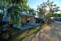 Emplacement A (100/110 M²) = Voiture + Tente/Caravane Ou Camping-Car