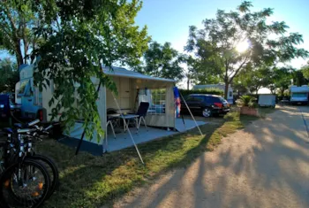 Stellplatz - Stellplatz A (100/110 M²)= Auto + Zelt/Wohnwagen Oder Wohnmobil - Camping Aquarius