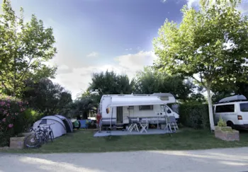 Stellplatz - Stellplatz A+ (100/110 M²) Mit Hundezulassung Und Fließwasser/Abwasseranschluss - Camping Aquarius