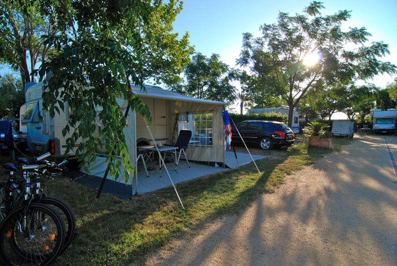 Pitch A+ (100/110 m²) and water point