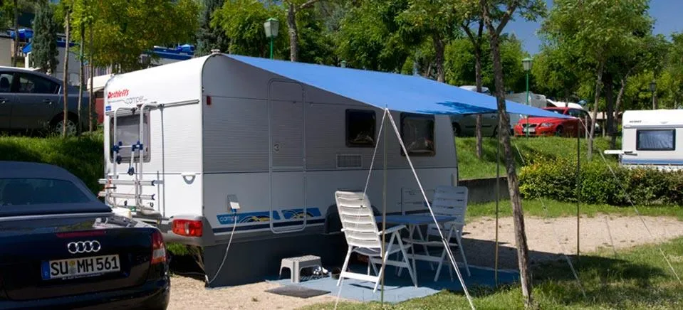 Emplacement Camping car, Tente-remorque, Caravane