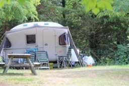 Camping Les Rives du Douet - image n°10 - Roulottes