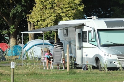 Pitch + vehicle + electricity 10A included