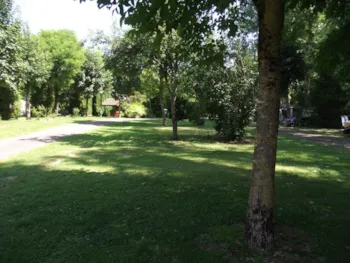 Stellplatz - Stellplatz Zelt + Bike/Motorrad - Camping Les Breuils