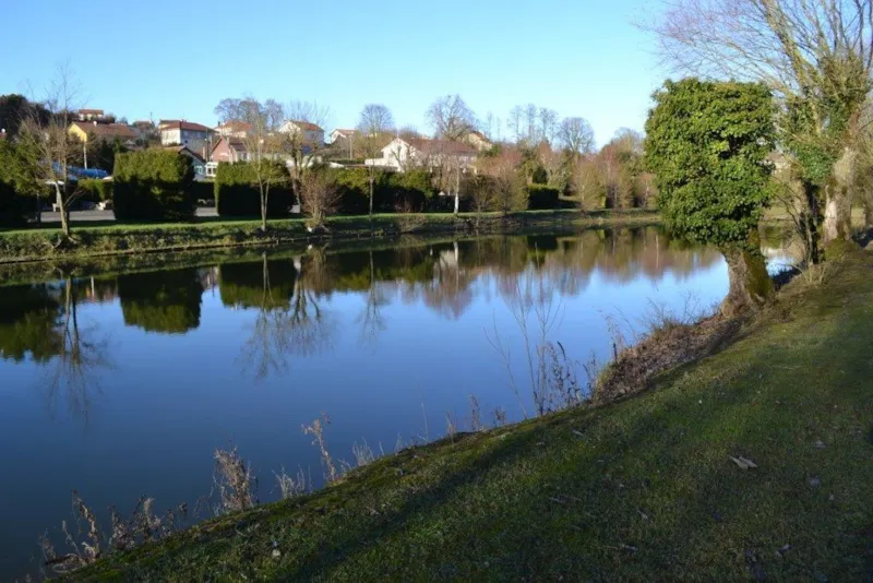 Emplacement Pour Petite Tente Avec Vélo Ou Moto. 1 Adulte Est Inclus Dans Le Tarif.