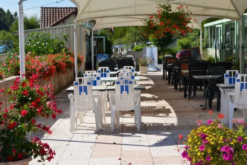 Emplacement Pour Petite Tente Avec Vélo Ou Moto. 1 Adulte Est Inclus Dans Le Tarif.