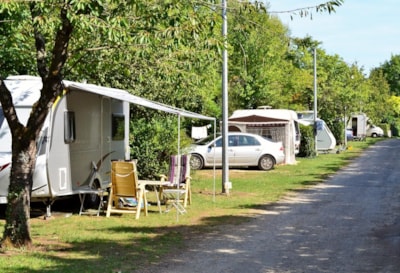Pitch: car + tent/caravan or camping-car — 1