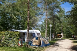 Kampeerplaats(en) - Standplaats Confort - 80M² - 1 Voertuig - Camping le Moulin