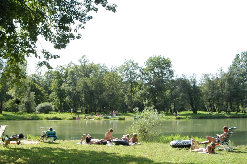 Liegt der Camping Le Moulin am Fluss? - Photo 2