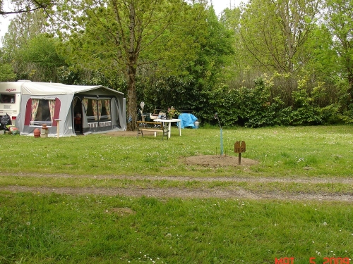 Emplacement - Forfait Nature (1 Tente, Caravane Ou Camping-Car / 1 Voiture) - Flower Camping Les 3 Ours