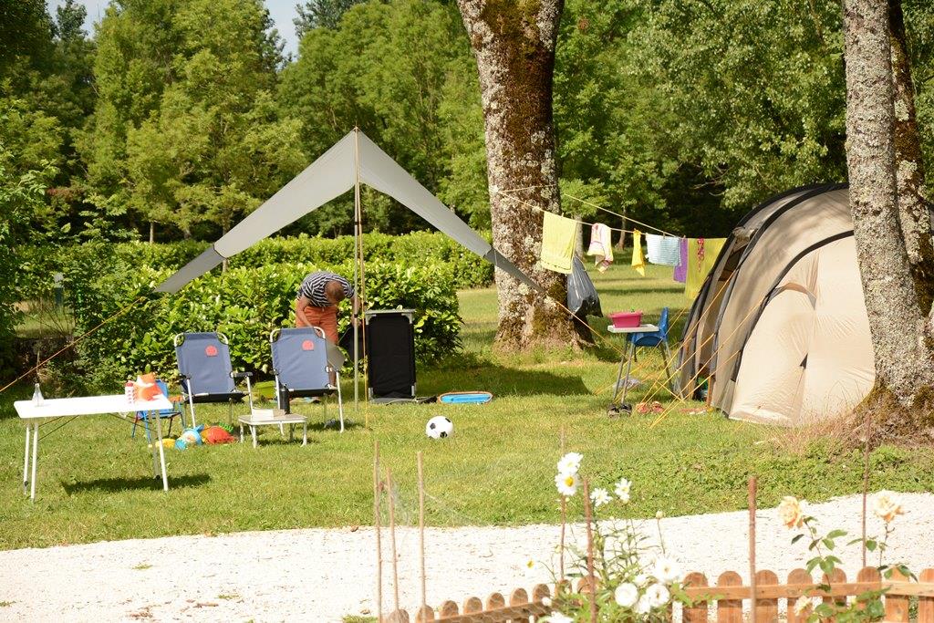 Emplacement - Forfait Confort (1 Tente, Caravane Ou Camping-Car / 1 Voiture / Électricité 10A) - Flower Camping Les 3 Ours