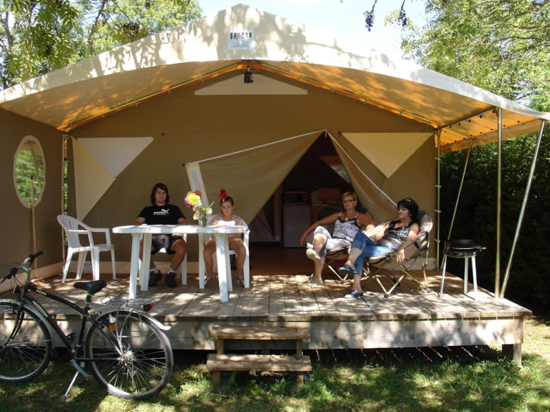 Tente Lodge du Trappeur Standard - 32m² (2 chambres) dont terrasse couverte - sans sanitaires privés