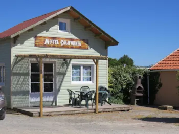 Location - Chalet Motel California 4/6Pers. - 2Ch - Camping Les P'tites Maisons dans la Prairie
