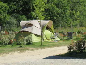 Stellplatz - Emplacement - Camping Les P'tites Maisons dans la Prairie