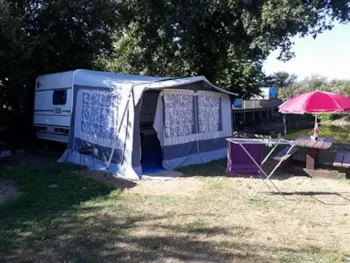 Kampeerplaats(en) - Standplaats - Camping Les P'tites Maisons dans la Prairie