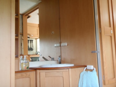 Luxury Rental Caravan RE — 7