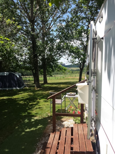 Luxury Rental Caravan RE — 3