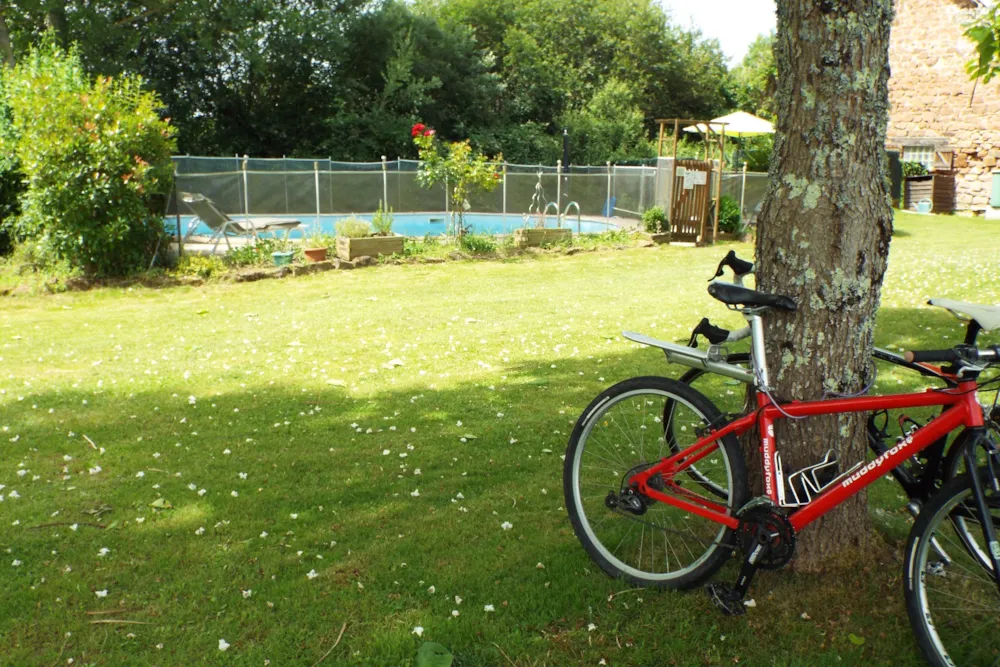 Camping Pitch (Tent With Bicycle) Including 6 Amp Electricity (Te2c)