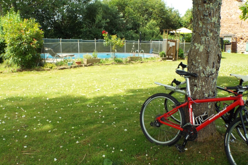 Emplacement (Tente avec Vélo) avec Électricité (6A) (TE2C)