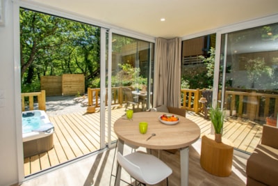 Mobil-home Evasion 21m² with private jacuzzi + terrasse — 2