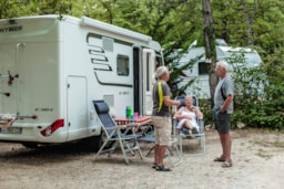 Stellplatz - Pitch Comfort Xl Tent/Van/Caravan/Motorhome (Electricity Included) - Camping Le Luberon 