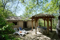 Location - Gîte Roussillon 70M² Avec Spa Privatif + 12M² De Terrasse Couverte Et Petit Jardinet - Camping Le Luberon 