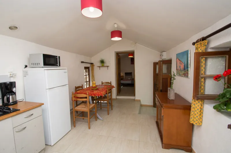 Gîte Roussillon 35M² Avec Spa Privatif + Terrasse Couverte Et Petit Jardinet