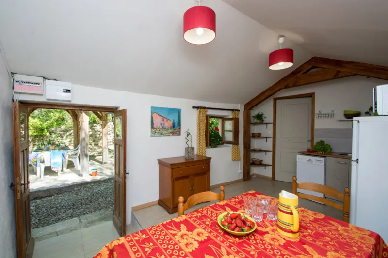 Gîte Roussillon 35M² Avec Spa Privatif + Terrasse Couverte Et Petit Jardinet