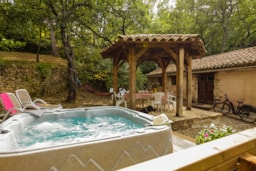 Location - Gîte Roussillon 35M² Avec Spa Privatif + 12M² De Terrasse Couverte Et Petit Jardinet - Camping Le Luberon 