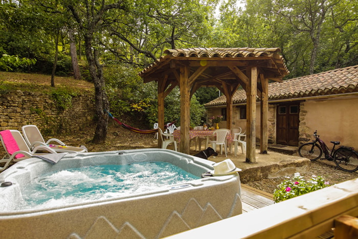 Gîte Roussillon 35M² Avec Spa Privatif + 12M² De Terrasse Couverte Et Petit Jardinet