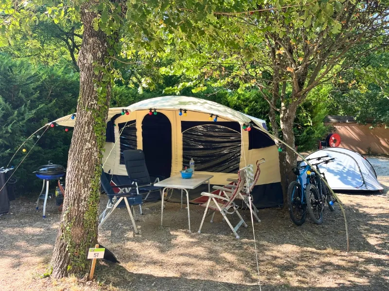 Emplacement Confort Medium Tente / Van < 6 Mètres (Avec Électricité)