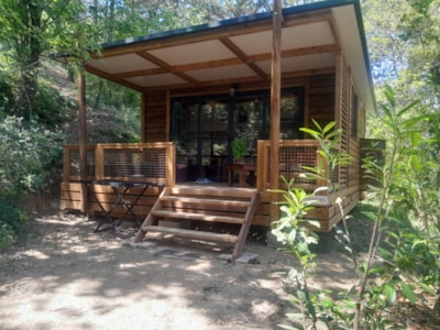 2-person cabin with private hot tub