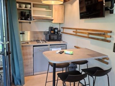 2-person cabin with private hot tub