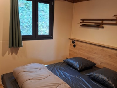 2-person cabin with private hot tub