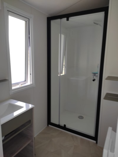Mobile home with hot tub - 33m² - 3 bedrooms — 6